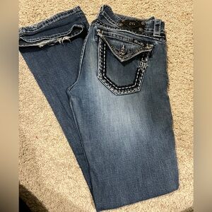 Size 29 Miss Me Jeans
Bootcut